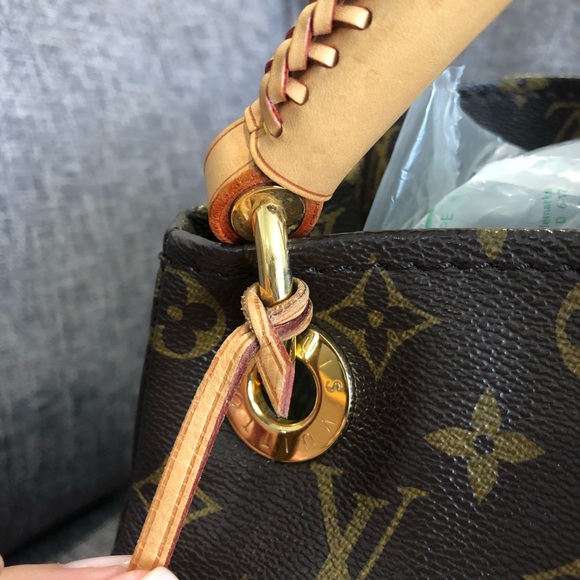 *SOLD*Louis Vuitton Artsy MM - Picture 4 of 16